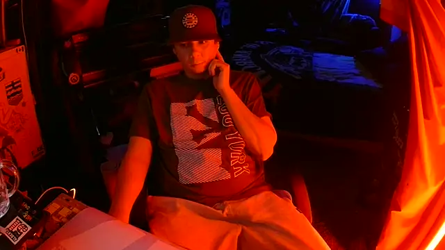 Snapshot of Bowerboi chatting on 11/22/25, 03:38 Bowerboi online show from 11/22/25, 03:38