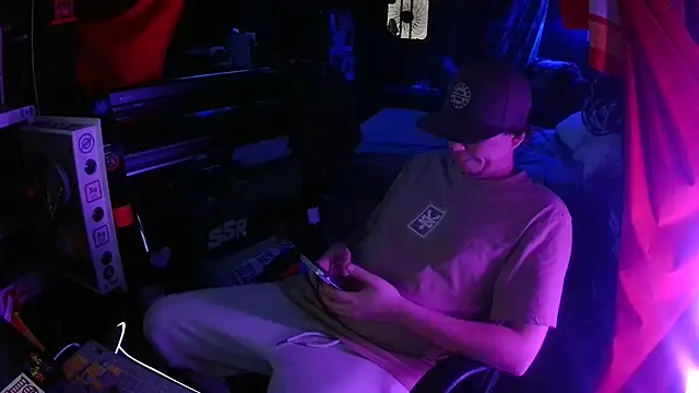 Snapshot of Bowerboi chatting on 11/29/25, 12:46 Bowerboi online show from 11/29/25, 12:46