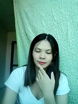 quynhquynh  online show from 11/23/25, 06:24