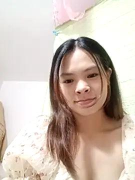 quynhquynh  online show from 12/03/25, 03:10