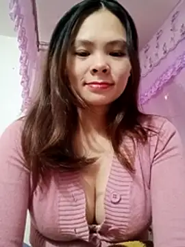 quynhquynh  online show from 01/12/26, 02:06
