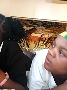 Snapshot of YELLOW-MELLO chatting on 01/12/26, 06:40 YELLOW-MELLO online show from 01/12/26, 06:40