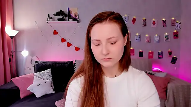 velvet cherry  online show from 02/07/26, 08:51