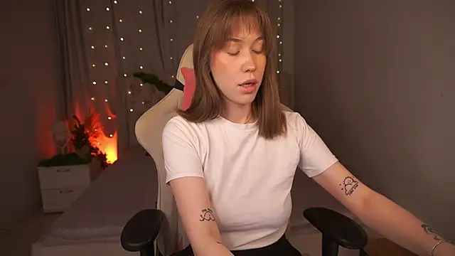 AnnetteLane online show from 12/23/25, 04:43