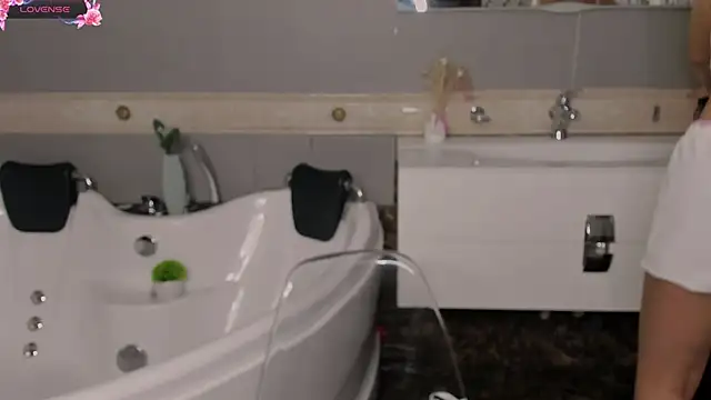 TracyCrawford online show from 11/29/25, 06:05