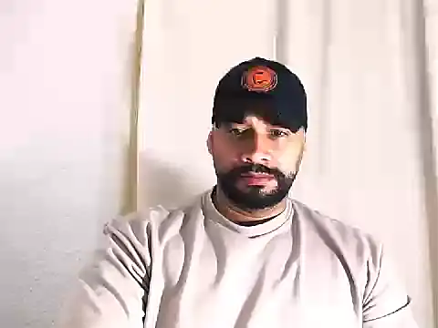 Snapshot of musclehetero chatting on 02/13/26, 03:30 musclehetero online show from 02/13/26, 03:30