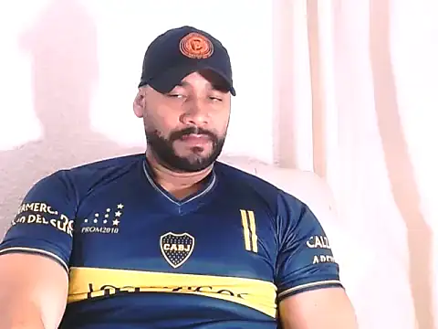 Snapshot of musclehetero chatting on 02/25/26, 12:37 musclehetero online show from 02/25/26, 12:37