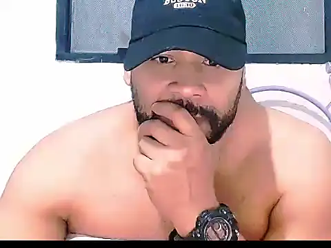 Snapshot of musclehetero chatting on 03/03/26, 06:52 musclehetero online show from 03/03/26, 06:52