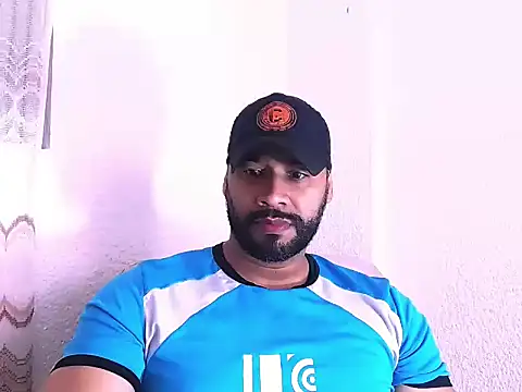 Snapshot of musclehetero chatting on 03/13/26, 04:35 musclehetero online show from 03/13/26, 04:35