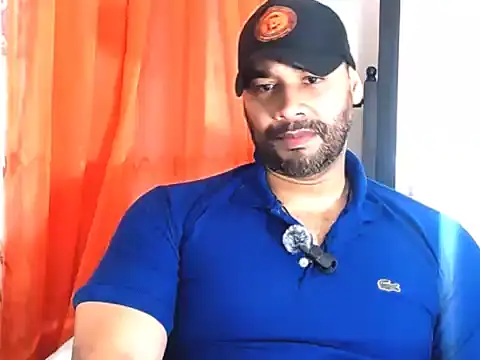 Snapshot of musclehetero chatting on 05/15/26, 02:18 musclehetero online show from 05/15/26, 02:18