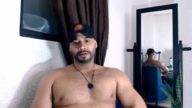 Snapshot of musclehetero chatting on 06/14/26, 04:53 musclehetero online show from 06/14/26, 04:53