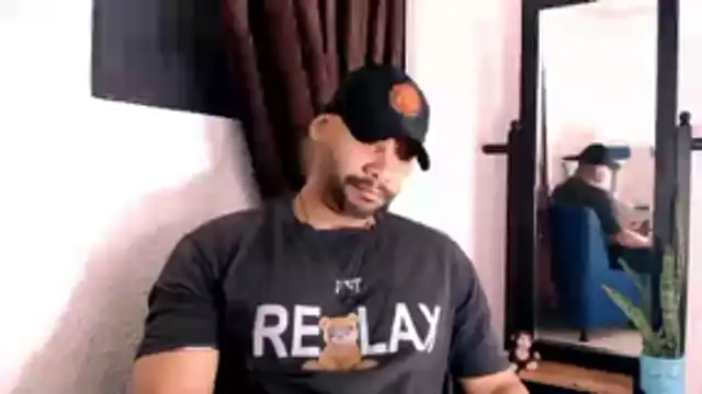 Snapshot of musclehetero chatting on 06/15/26, 02:41 musclehetero online show from 06/15/26, 02:41