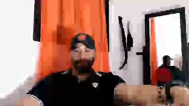 Snapshot of musclehetero chatting on 06/18/26, 10:41 musclehetero online show from 06/18/26, 10:41