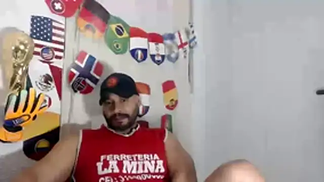 Snapshot of musclehetero chatting on 06/27/26, 07:35 musclehetero online show from 06/27/26, 07:35
