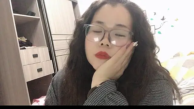 Snapshot of Huahua3187 chatting on 11/21/25, 12:04 Huahua3187 online show from 11/21/25, 12:04