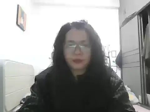 Snapshot of Huahua3187 chatting on 11/27/25, 11:12 Huahua3187 online show from 11/27/25, 11:12