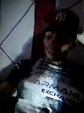 Snapshot of aletr15la chatting on 11/30/25, 05:44 aletr15la online show from 11/30/25, 05:44