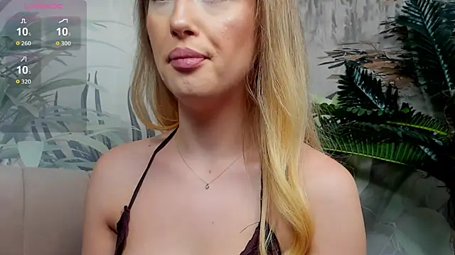 ChloeeBee online show from 11/25/25, 07:03