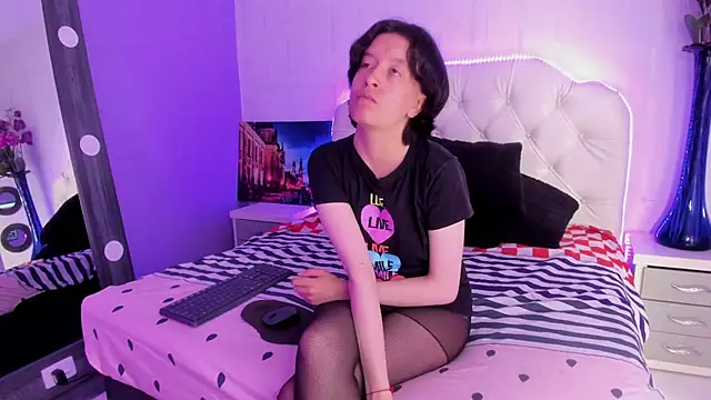 Snapshot of CoralAndOcean_ chatting on 11/26/25, 01:01 CoralAndOcean online show from 11/26/25, 01:01