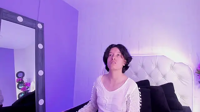 Snapshot of CoralAndOcean_ chatting on 12/01/25, 01:05 CoralAndOcean online show from 12/01/25, 01:05