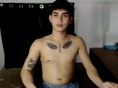 Snapshot of DecentGUy04 chatting on 11/19/25, 07:58 DecentGUy04 online show from 11/19/25, 07:58