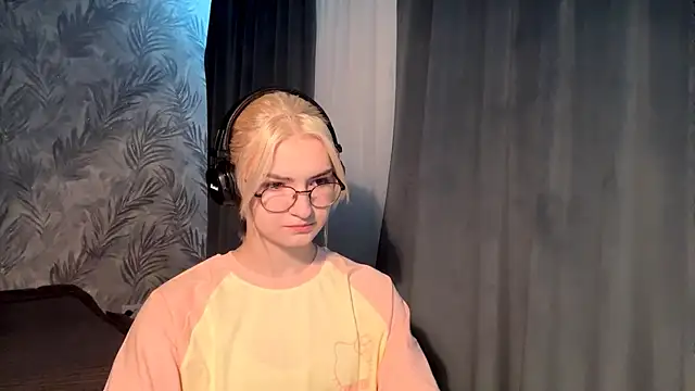 Snapshot of Cindi_Jacobs chatting on 11/21/25, 04:49 Cindi Jacobs online show from 11/21/25, 04:49