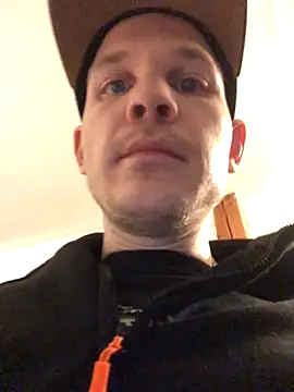 Spielzeugtwink online show from 11/24/25, 07:57