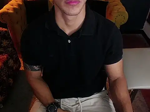 Snapshot of tayler_luke chatting on 12/18/25, 01:22 tayler luke online show from 12/18/25, 01:22