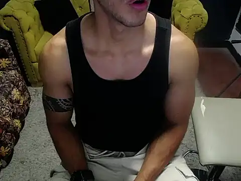 Snapshot of tayler_luke chatting on 12/20/25, 01:12 tayler luke online show from 12/20/25, 01:12