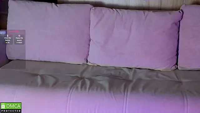 Snapshot of EmilieLong chatting on 01/06/26, 02:32 EmilieLong online show from 01/06/26, 02:32