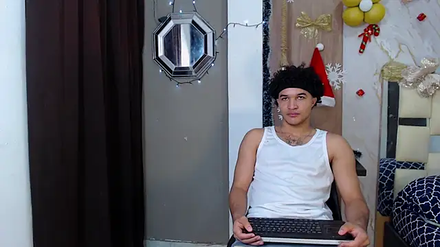 sweett love  online show from 12/19/25, 04:19