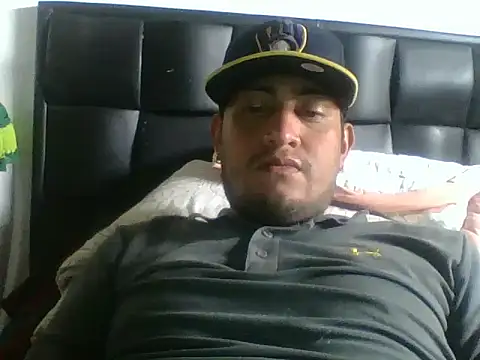 Snapshot of Minnie2013Mickey chatting on 11/26/25, 07:15 Minnie2013Mickey online show from 11/26/25, 07:15