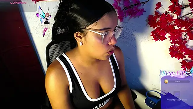 Snapshot of chleo_rosse chatting on 06/16/26, 01:30 chleo rosse online show from 06/16/26, 01:30