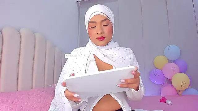Snapshot of Amira-Zahra chatting on 05/12/26, 09:56 Amira-Zahra online show from 05/12/26, 09:56