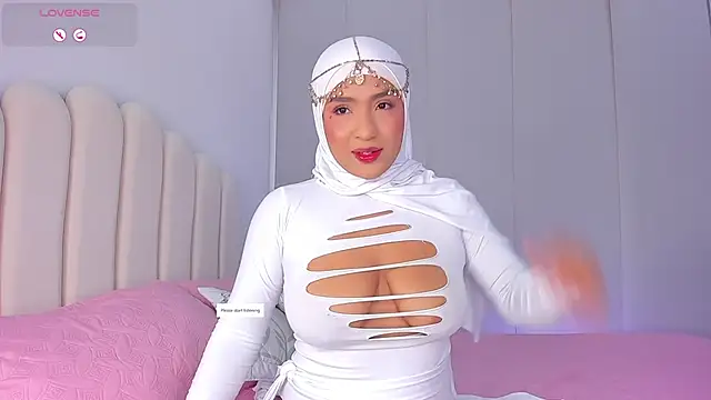 Snapshot of Amira-Zahra chatting on 06/26/26, 10:25 Amira-Zahra online show from 06/26/26, 10:25