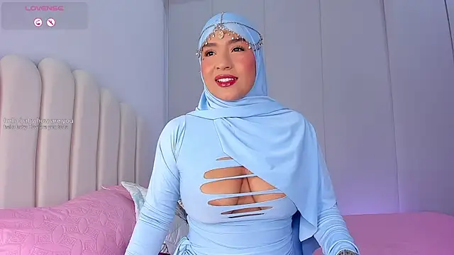 Snapshot of Amira-Zahra chatting on 07/14/26, 10:04 Amira-Zahra online show from 07/14/26, 10:04