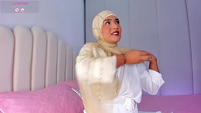 Snapshot of Amira-Zahra chatting on 07/15/26, 11:21 Amira-Zahra online show from 07/15/26, 11:21