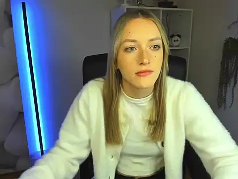 EvelynBlond online show from 11/26/25, 06:25