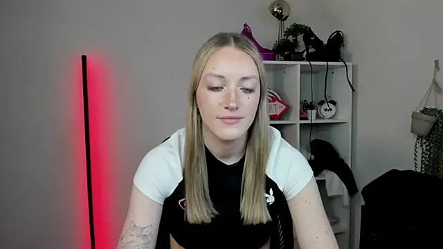 EvelynBlond online show from 04/01/26, 01:41