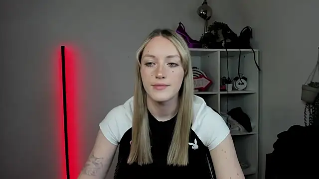 EvelynBlond online show from 04/07/26, 12:27