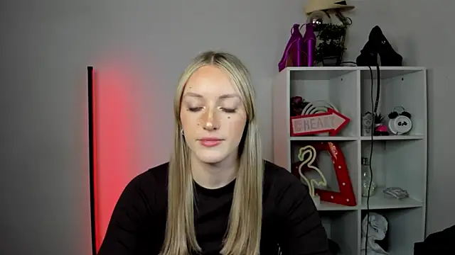 EvelynBlond online show from 05/22/26, 12:33