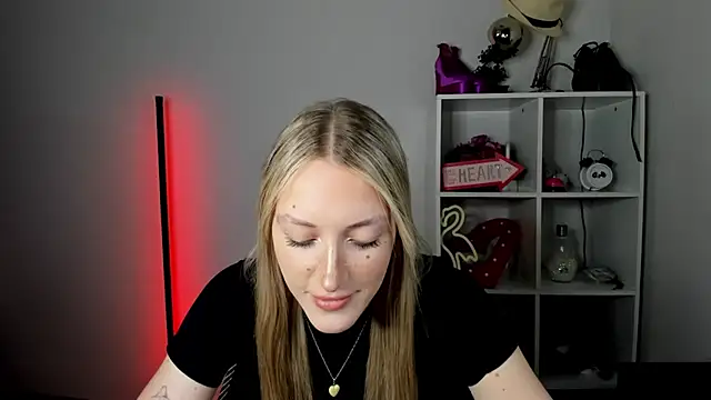 EvelynBlond online show from 06/30/26, 12:39