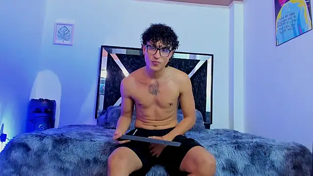 eliasferragamo online show from 11/27/25, 08:11