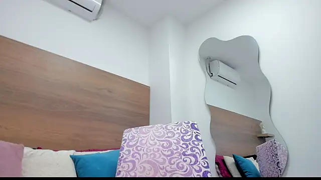 selenaflamemj online show from 04/15/26, 07:58