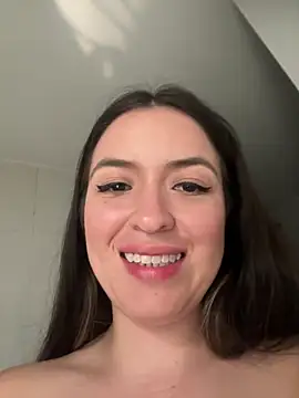 Snapshot of Little__Danni1 chatting on 06/25/26, 03:50 Little Danni1 online show from 06/25/26, 03:50