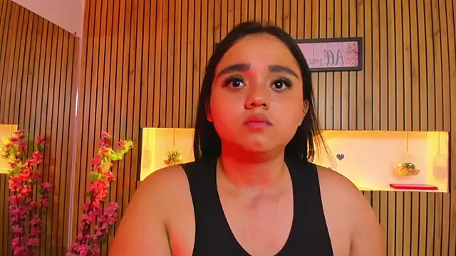 Snapshot of SaraLondon13 chatting on 11/20/25, 11:15 SaraLondon13 online show from 11/20/25, 11:15