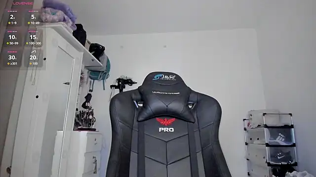 Lizziegrey0 online show from 01/06/26, 04:27