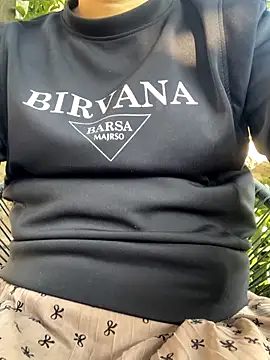 Snapshot of suna218 chatting on 11/25/25, 12:43 suna218 online show from 11/25/25, 12:43