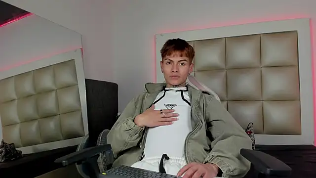 Snapshot of damian_js chatting on 11/20/25, 04:12 damian js online show from 11/20/25, 04:12