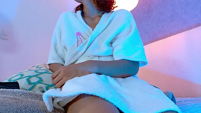 Snapshot of lanna_w chatting on 12/04/25, 10:29 lanna w online show from 12/04/25, 10:29